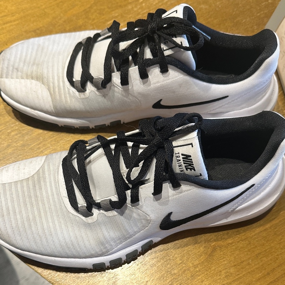 Nike Men’s White & Black Training Sneakers